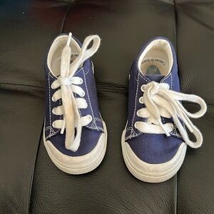 Footmates Taylor Sneaker Blue Size 6 arch support